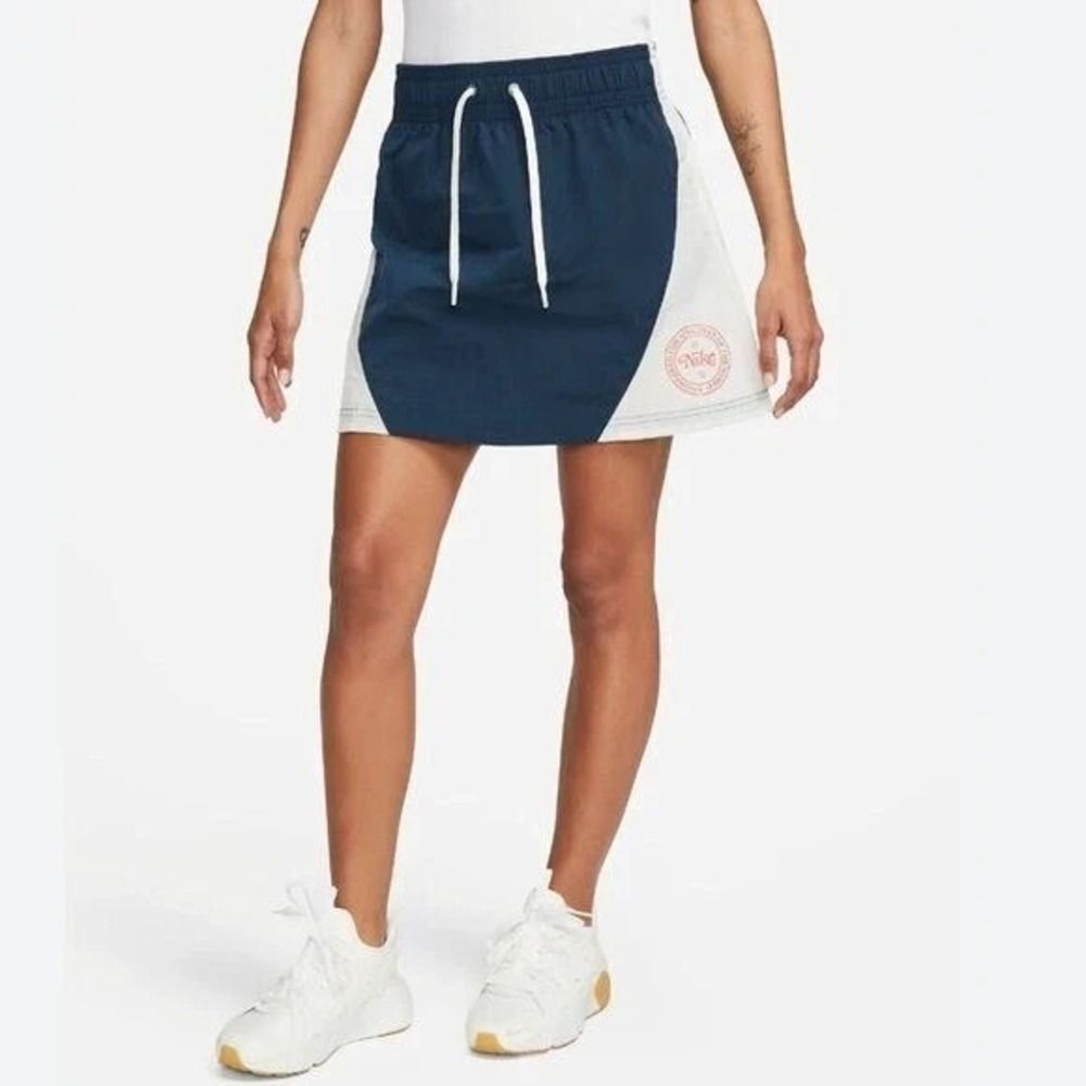 Nike Sz M Mini Skirt Tennis Golf Athleisure Activewear Nylon High Waist New Logo